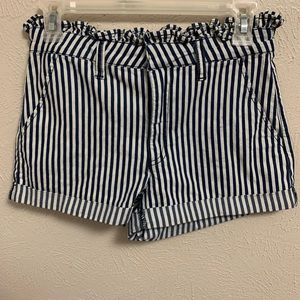 Forever 21 navy blue stripped shorts